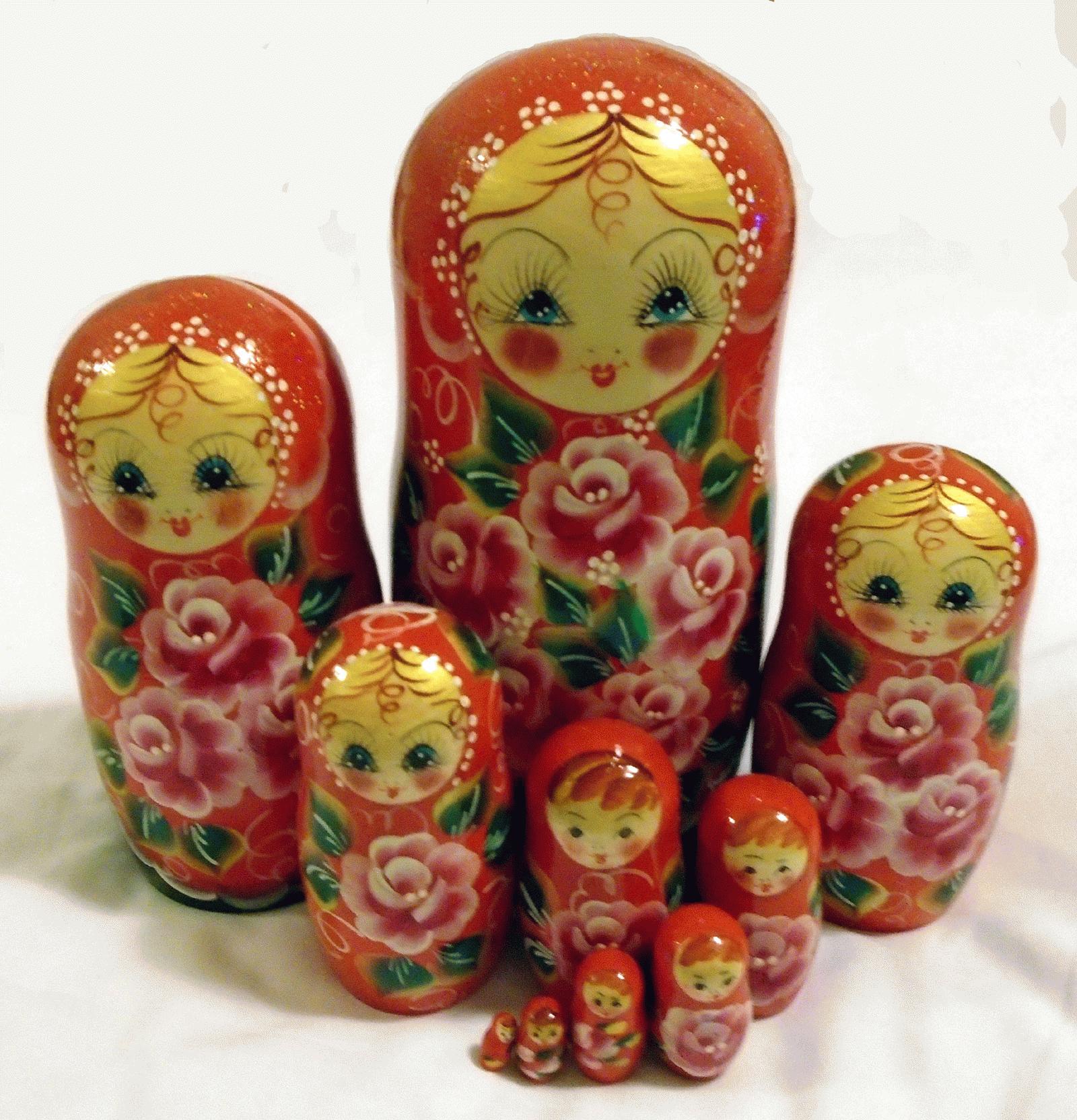 Poupées russes , matriochka peintes à la main