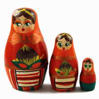 Fructe cu coajă lemnoasă matryoshka