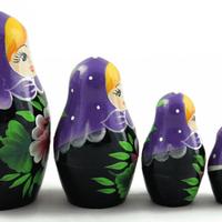 Bonecas de empilhamento violetas