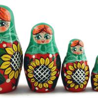 Зелени гнездене кукли