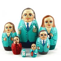 Muñecas de matryoshka de médicos