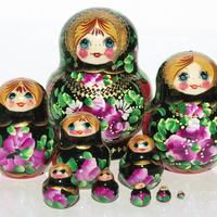 Цветя на черни кукли