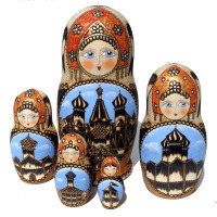 Kilise matryoshka ahşap bebekler 
