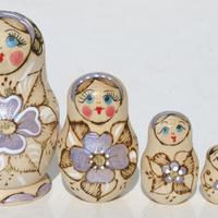 Muñecas madera flores