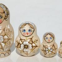 Blomma stil häckande dolls