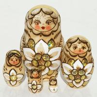 Matryoshka ahşap bebek