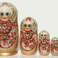 Röd matryoshka