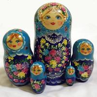 Blauwe matryoshka