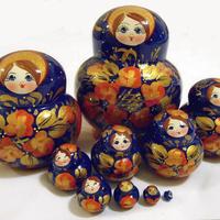 Blauwe khohloma matryoshka