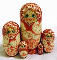 Matryoshka tradiţională roşu