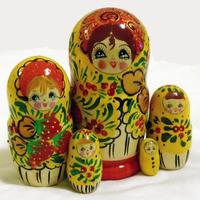 Κίτρινο matryoshka