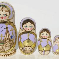 Βιολετί matryoshkas