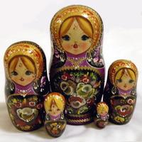 Nesting dolls with flowers