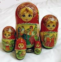 Tre hekkende matryoshka