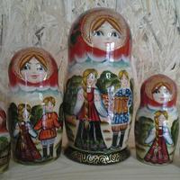 Conjunto de matrioskas con músicos