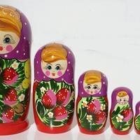 Βιολετί matryoshka κούκλες