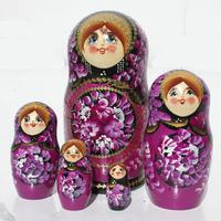 Βιολετί matryoshka