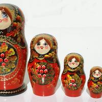 Poupées rouges