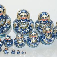 Blaue Matroschka Puppen