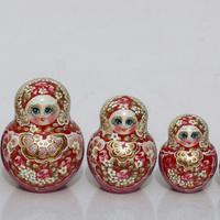 Poupées de matryoshka rouge