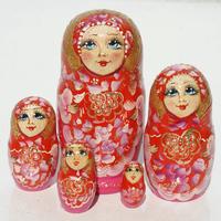 Червен matryoshka