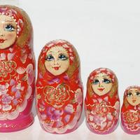 Червен matryoshka