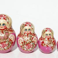 Roşu matryoshka