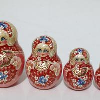 Kırmızı kış matryoshka