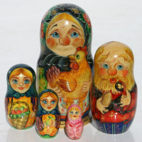 Matrioshka dolls de frango escalfado 