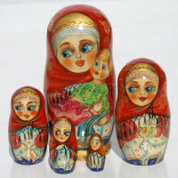 Puiset matryoshka-nuket 