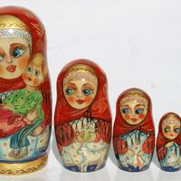 Træ matryoshka dukker 