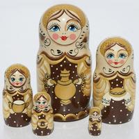 Matryoshka s samovaru