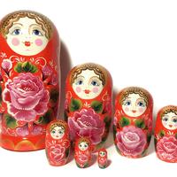 Czerwona róża matryoshka